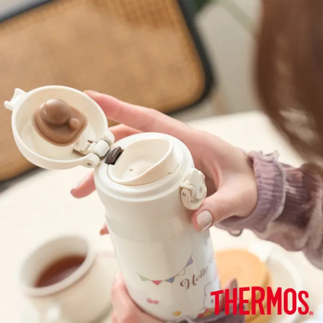 【THERMOS 膳魔師】HelloKitty甜心巧克力不鏽鋼超輕量彈蓋真空保溫瓶500ml(JNL-504KT-CCCW)