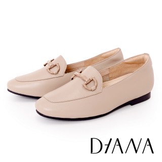 【DIANA】經典馬銜釦真皮平底樂福鞋(裸色)