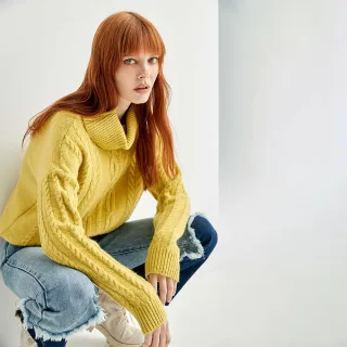 【iROO】牛油果綠翻領針織上衣