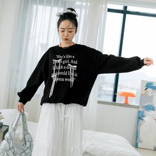 【OB 嚴選】芭蕾風蝴蝶結綁帶字母印花長袖上衣 《AB20035》