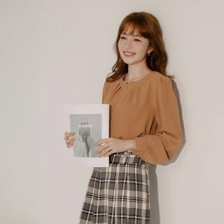 【OB 嚴選】質感簡約領珠泡泡袖上衣 《AB19985》