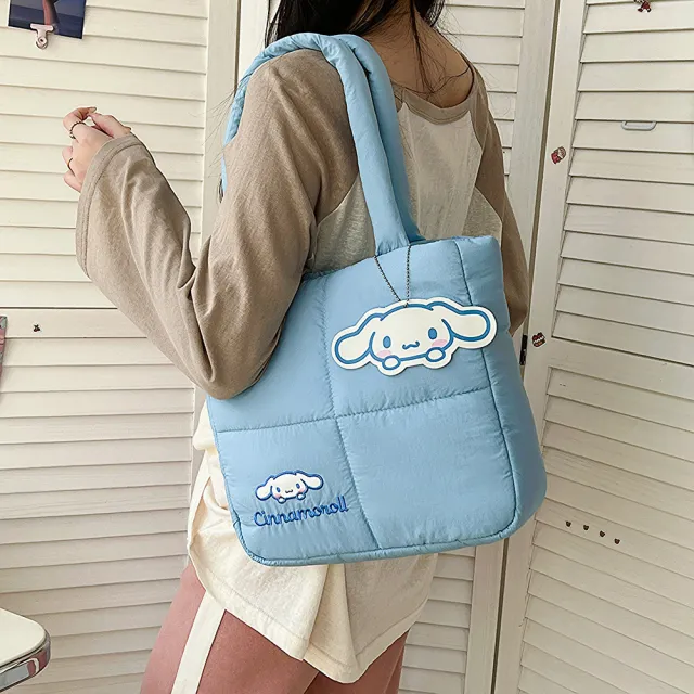 【SANRIO 三麗鷗】羽絨布可愛造型大容量手提袋單肩手提包托特包-酷洛米/美樂蒂/大耳狗/凱 