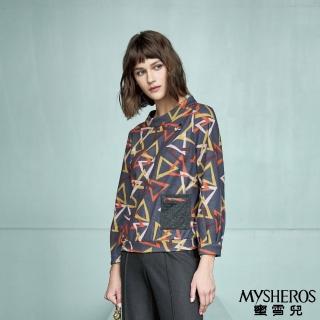 【MYSHEROS 蜜雪兒】附珍珠鑽飾品造型上衣 小圓立領 滿版線條三角形幾何印花(灰)