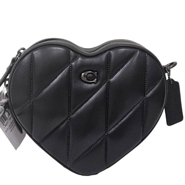 【COACH】HEART 絎縫皮革愛心造型斜背包(黑色/贈原廠防塵袋紙袋/母親節送禮)