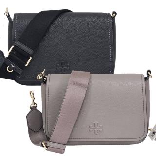 【TORY BURCH】TB 浮雕LOGO荔枝紋雙背帶翻蓋斜揹包無流蘇款(黑色/大象灰/贈原廠防塵袋紙袋)