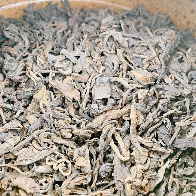 【藏古祥館】90年代勐海散茶+日本信樂燒茶倉(90年代勐海散茶+日本信樂燒茶倉)