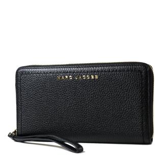 【MARC JACOBS 馬克賈伯】荔枝紋手掛式拉鍊長夾-黑色