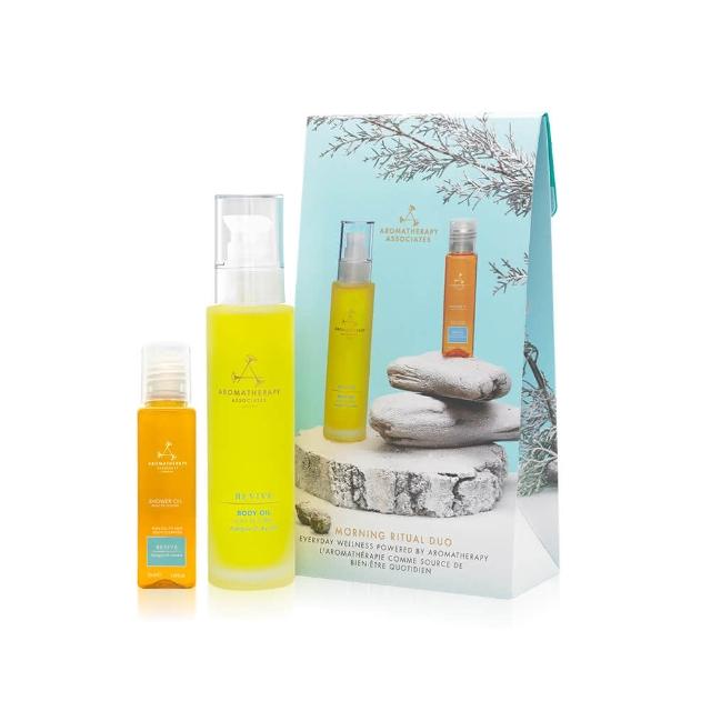 AA英國皇家芳療 晨曦煥新 AA英國皇家芳療「晨曦煥新」為一款東方調複方精油,容量為50mL+100mL,採用精美禮盒包裝,適合日常使用與送禮。產品為公司貨,儲存期限為5年,製造日期或有效期限請詳見包裝標示。使用方法請參閱產品包裝說明。