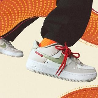 【NIKE 耐吉】運動鞋 休閒鞋 女鞋 中大童 男鞋 AIR FORCE 1 LV8 CNY GS 灰綠色 AF1 新年款(HV6000131)