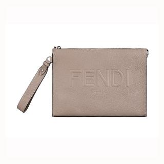 【FENDI 芬迪】FENDI ROMA壓印字母LOGO荔枝紋設計小牛皮6卡拉鍊手拿包(男款/黑香檳粉)