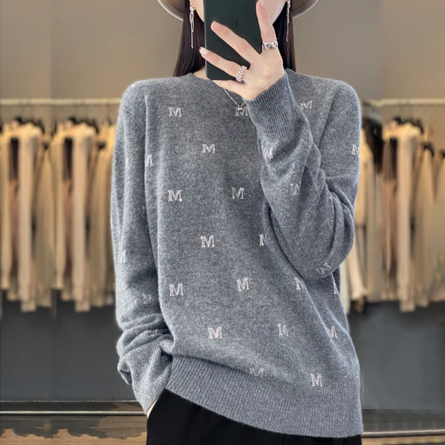 Very Buy 非常勸敗Very Buy 非常勸敗 預購/23春秋圓領字母羊毛衫女寬鬆時尚開衫顯瘦純色羊毛外套