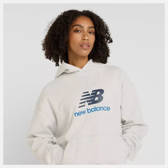 【NEW BALANCE】NB 長袖上衣 女 帽T 美規 灰白 WT51501AHH(S2029)