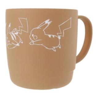 【小禮堂】寶可夢 皮卡丘 樹脂馬克杯 300ml - 棕動作款(平輸品)