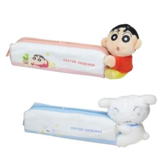 【小禮堂】蠟筆小新 絨毛玩偶皮革拉鍊筆袋 - 玩偶款(平輸品)