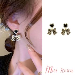 【MISS KOREA】韓國設計浪漫愛心珍珠鑲嵌美鑽蝴蝶結造型耳環(珍珠耳環 美鑽耳環 蝴蝶結耳環)