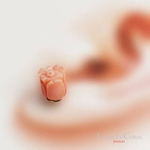 【大東山樑御珊瑚】天然粉紅珊瑚鬱金香耳針(5.5-6mm)