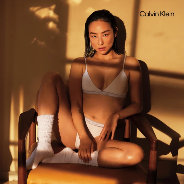 Calvin Klein 官方旗艦館 CK 同色調標誌薄襯墊三角胸罩_裸色