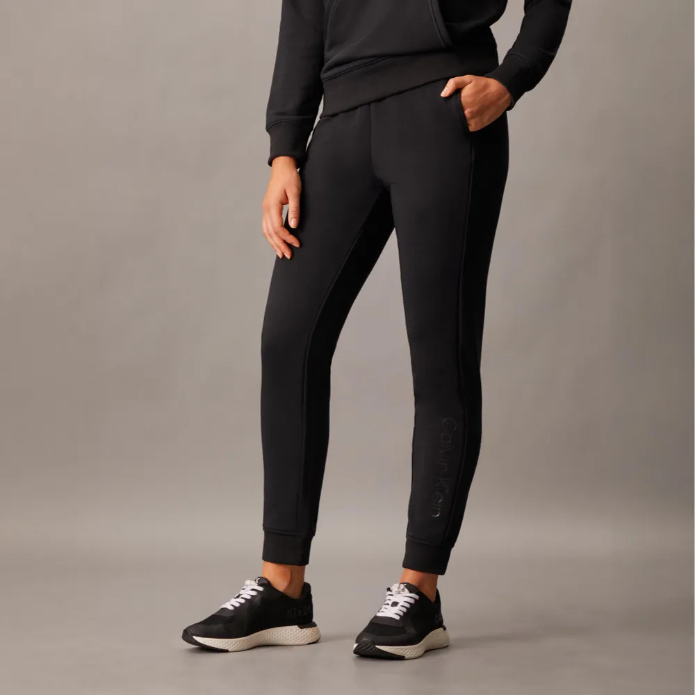 【CALVIN KLEIN】官方旗艦館 CK Essentials 再生聚酯纖維慢跑褲_黑色