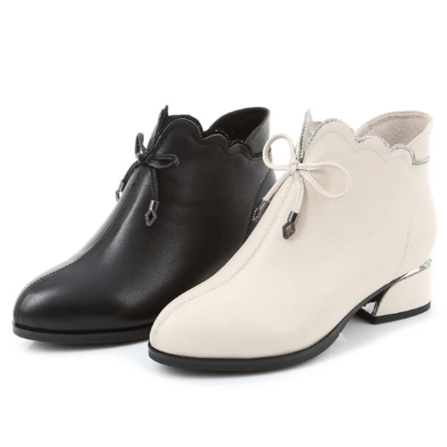 JP Queen New YorkJP Queen New York 蝴蝶結花邊真皮女款大尺碼尖頭粗短靴(2色可選)