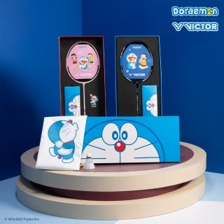 【VICTOR 勝利體育】VICTOR 哆啦A夢限定系列對拍禮盒 羽球拍(DRM SET I/B 桃粉色/普魯士藍)