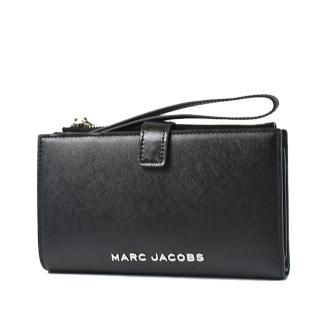 【MARC JACOBS 馬克賈伯】金屬LOGO防刮十字紋釦式掛帶手機包/長夾-黑色