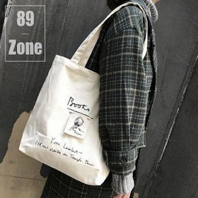 【89 zone】日系金屬別針+刺繡女孩學院風 女包 購物袋 側肩包 斜挎包 單肩包 手提包 帆布包(白/黑)