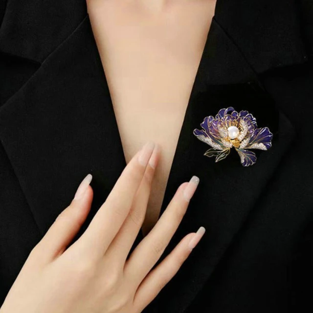 CHANEL 香奈兒 經典橢圓水晶鑲飾簍空雙C LOGO造型