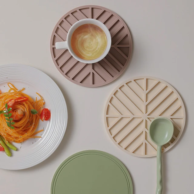 zozozozo 3入組 鏤空矽膠隔熱墊16cm(耐高溫易清洗 鏤空瀝水 杯墊 餐墊 餐桌墊 瀝水墊 鍋墊 廚房隔熱墊)