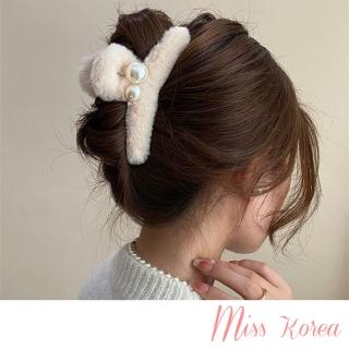【MISS KOREA】毛絨髮夾 珍珠髮夾/韓國設計溫柔氣質毛絨珍珠造型抓夾 馬尾夾 髮夾(4色任選)