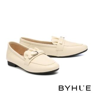 【BYHUE】紳士少女感愛心釦牛皮軟芯微Q底樂福低跟鞋(米白)