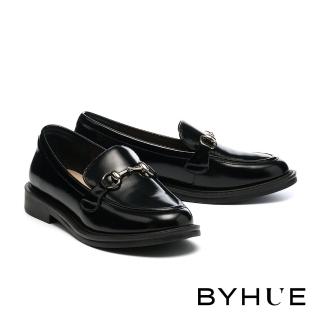 【BYHUE】日常質感馬銜釦牛油皮軟芯微Q底樂福低跟鞋(黑)