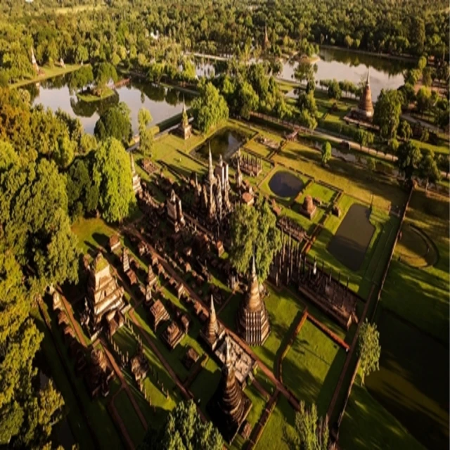 喜鴻假期 【亞航清邁南邦素可泰６日】清莱天空步道、南邦馬車遊古城、素可泰歷史公園