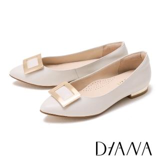 【DIANA】造型鏤空飾釦真皮低跟鞋(米色)