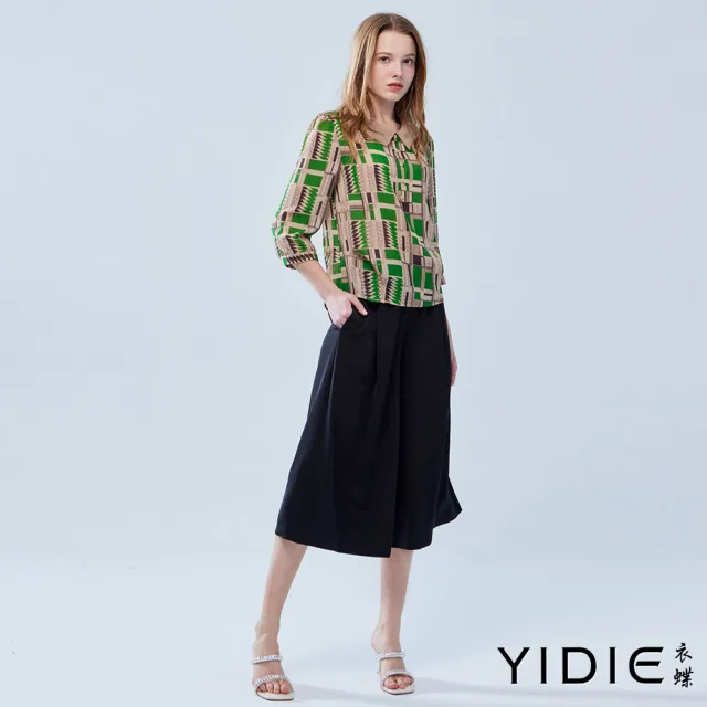 【YIDIE 衣蝶】跳色翻領幾何印花七分袖雪紡上衣-卡其
