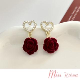 【MISS KOREA】韓國設計珍珠愛心植絨玫瑰花朵造型夾式耳環(無耳洞耳環 耳夾 夾式耳環 珍珠耳環 玫瑰耳環)