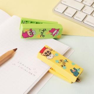 【Norns】可攜式釘書機(蠟筆小新 小熊維尼 三眼怪 玩具總動員 櫻桃小丸子 文具 可收闔迷你釘書機)