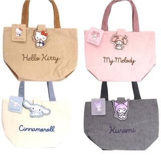 【小禮堂】Sanrio 三麗鷗 燈芯絨手提午餐袋 坐姿姓名款 Kitty 美樂蒂 酷洛米(平輸品)