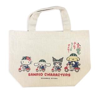【小禮堂】Sanrio 三麗鷗 x 出川哲朗歐兜邁冒險趣 帆布手提午餐袋 電動車款(平輸品)