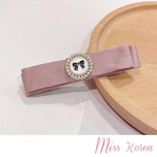 【MISS KOREA】珍珠釦髮夾 蝴蝶結髮夾/韓國設計浪漫典雅氣質珍珠釦蝴蝶結髮夾 馬尾夾 彈簧夾(粉)