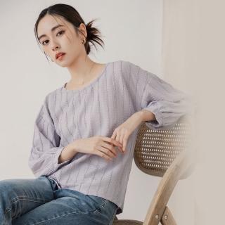 【OB 嚴選】彈性立體紋理圓領泡泡袖上衣 《AB19264》