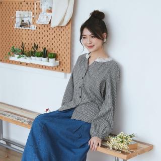 【OB 嚴選】日系純棉格紋蕾絲滾邊小V領排釦上衣 《AB20026》