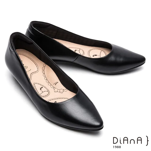 【DIANA】輕彈舒適OL真皮尖頭低跟制鞋-漫步雲端布朗尼美人款(黑色)