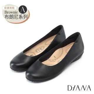 【DIANA】輕彈舒適OL真皮圓頭低跟製鞋-漫步雲端布朗尼美人款(黑色)