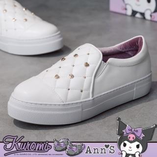 【Ann’S】Ann’S X Sanrio三麗鷗 酷洛米聯名 金屬小骷髏頭手工菱格車線懶人休閒鞋3.5cm(白)