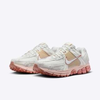 【NIKE 耐吉】休閒鞋 復古運動鞋 氣墊 女 白粉橘 W NIKE ZOOM VOMERO 5(FJ2028002)