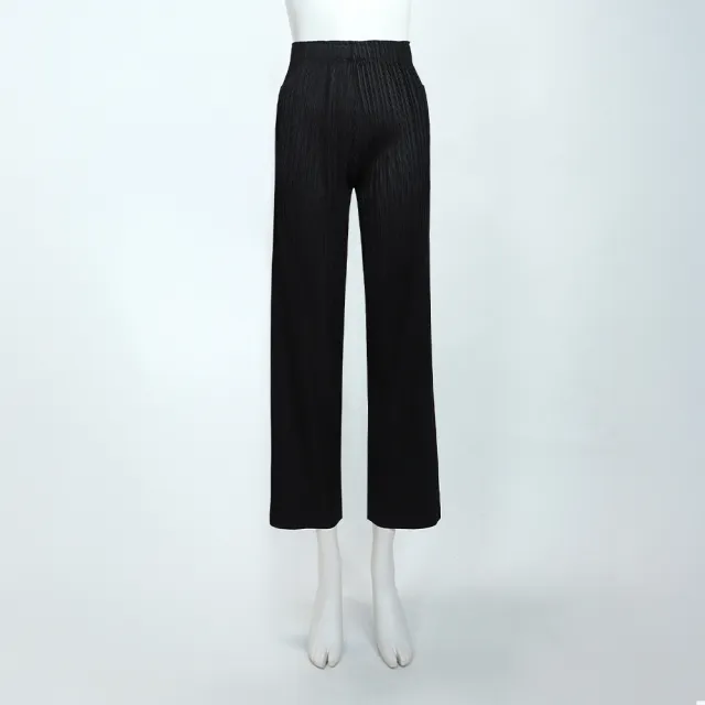 【ILEY 伊蕾】率性壓褶直筒長褲(黑；M-2L；1252566604)