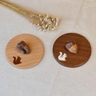 【YU Living 信歐傢居】日本進口 Yumekoubou夢工房 松鼠松果造型杯蓋(2款/深.淺色/馬克杯蓋 咖啡杯蓋)