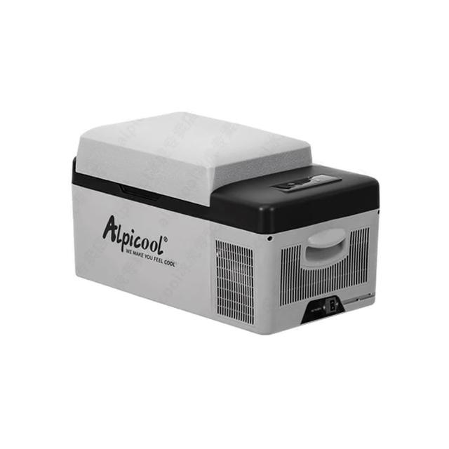 Laptinc拉普蒂尼 20L Laptinc 拉普蒂尼 20L 防水旅行揹包採用高品質防水材質,輕量僅0.8kg,完美適合日常通勤、戶外登山或短途旅行。內部多隔層設計,可輕鬆容納筆電、水壺及隨身物品,前袋拉鍊取物快速方便。抗震耐磨肩帶融入人體工學,舒適不壓肩,結合時尚外觀與實用機能,是防水旅行揹包、輕量揹包、多功能通勤揹包的理想選擇,讓出行更輕鬆自在。