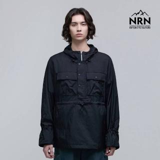 【國家地理服飾官方旗艦】男女同款 NRN OVER FIT ANORAK 半開拉鍊長袖連帽上衣 - 炭黑色