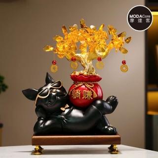 【摩達客】開運招財☆創意時尚躺賺帥氣法鬥犬狗抱紅百寶錢袋發財樹擺飾(客廳/玄關臥室/好風水/好運勢)